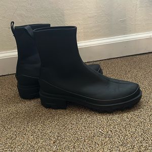 Women’s Rag and Bone rubber boots in black. Size 39.5 or 9.5 in US.